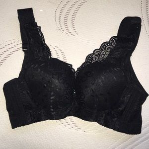 Black lace bra with t-shirt lining in the cups.